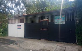 Hogar Tico-Estadounidense Cerca De Aeropuerto
